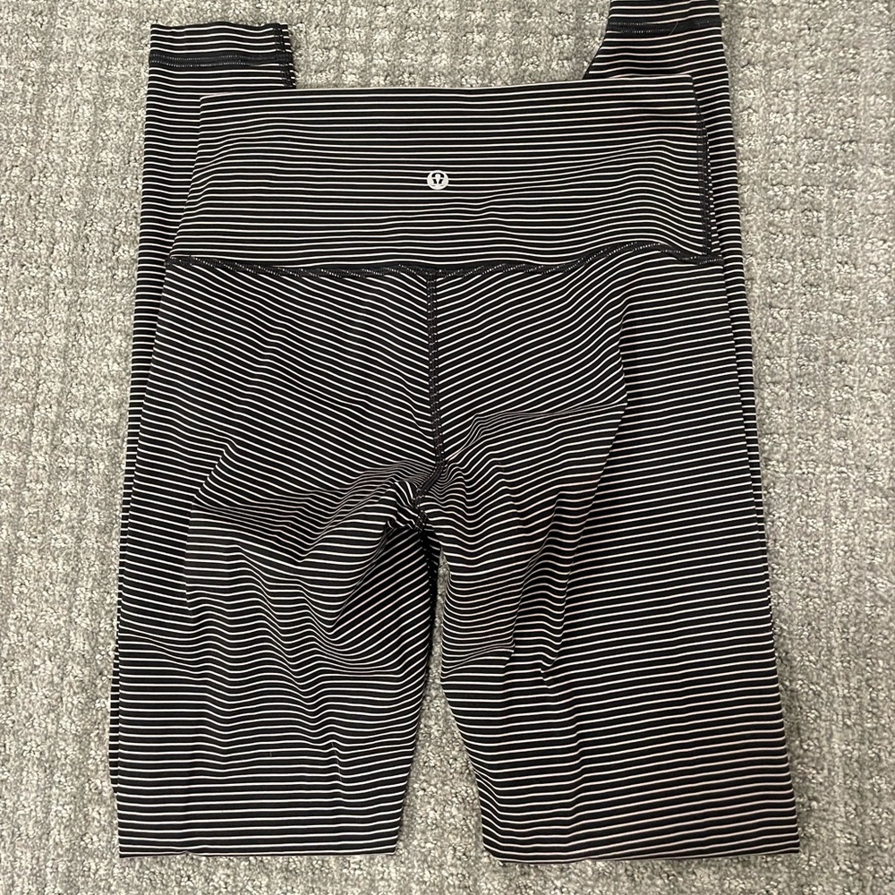 Lululemon wunder under leggings size 6